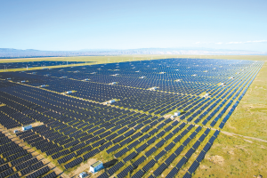 青海“追光逐日”領跑中國光伏產業