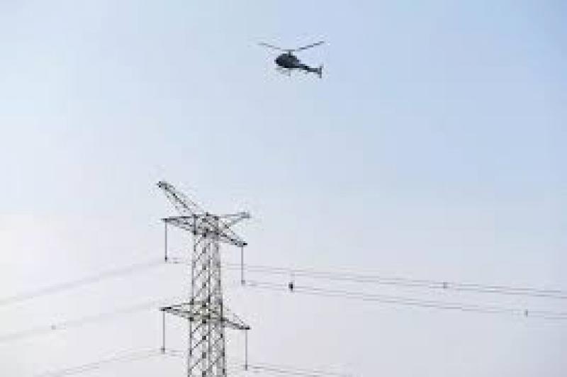南方電網(wǎng)首次直升機驗收500千伏線路工程