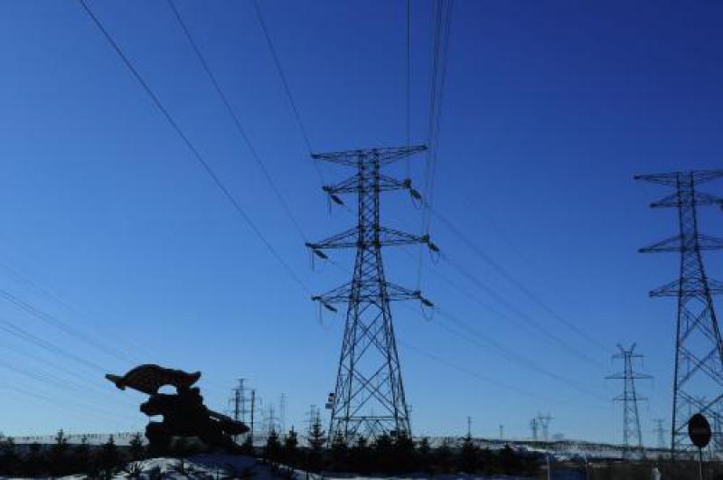 “疆電外送”特高壓輸電工程核心裝備 ±1100千伏高壓直流換流變壓器發運 