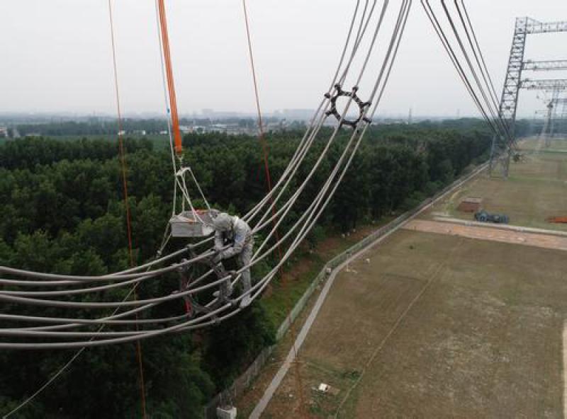 世界首臺(tái)±1100千伏換流變壓器運(yùn)抵新疆準(zhǔn)東開(kāi)發(fā)區(qū)