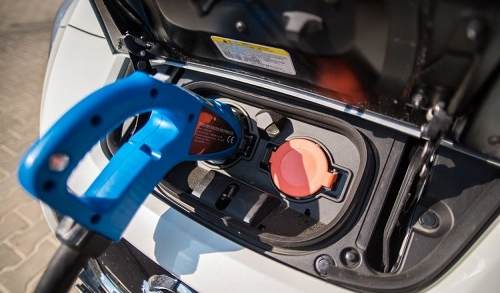 到2030年，電動(dòng)汽車(chē)的數(shù)量將增加到1.25億