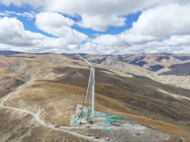 華能西藏山南風(fēng)電項(xiàng)目完成首臺風(fēng)機(jī)吊裝