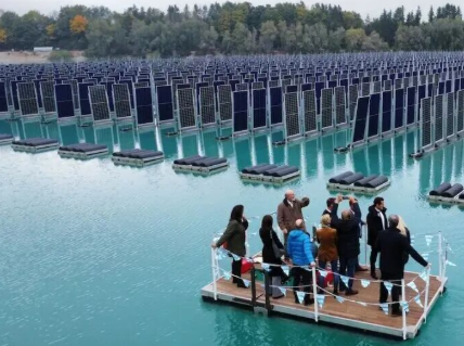 德國垂直浮式光伏電站實(shí)現(xiàn)技術(shù)突破與生態(tài)兼容